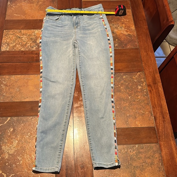 Skinny Jeans Pre-washed with hand sewn stripes up the side. - Picture 3 of 9